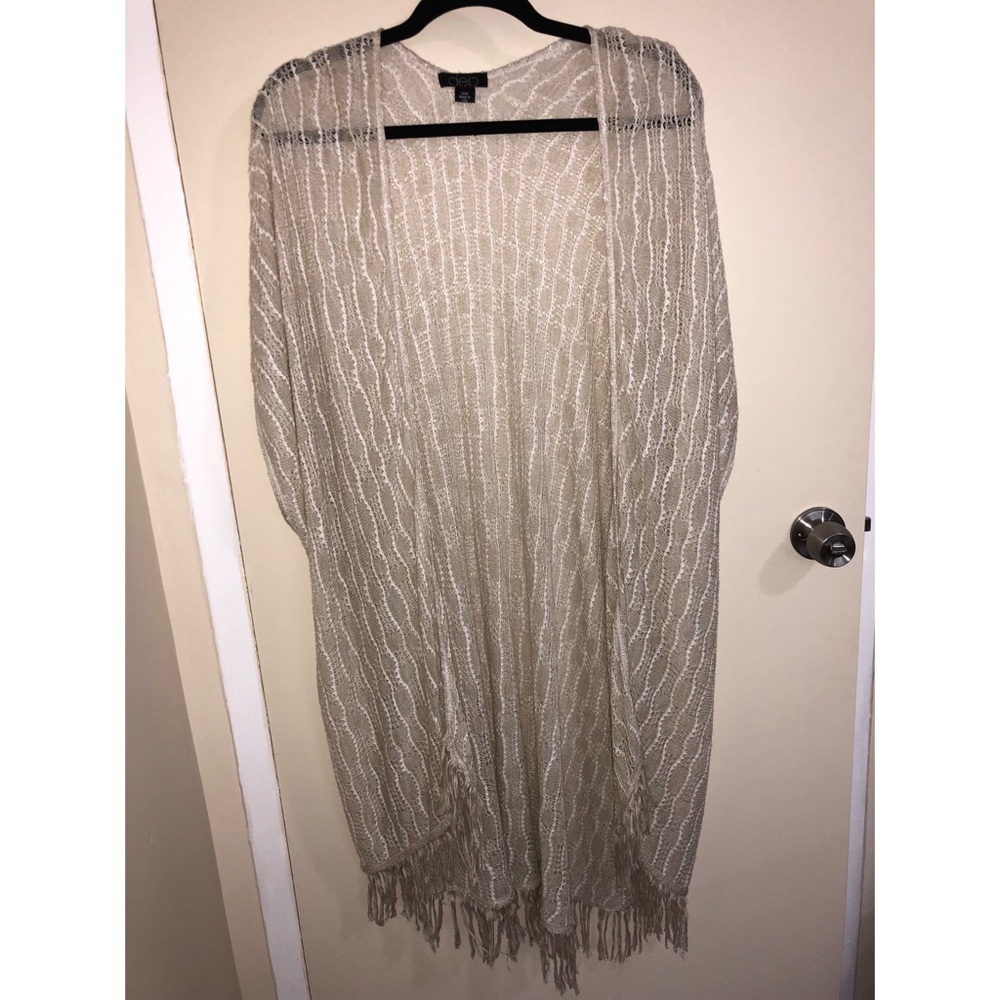 Tan and White Deb Cover/Short sleeved Cardigann